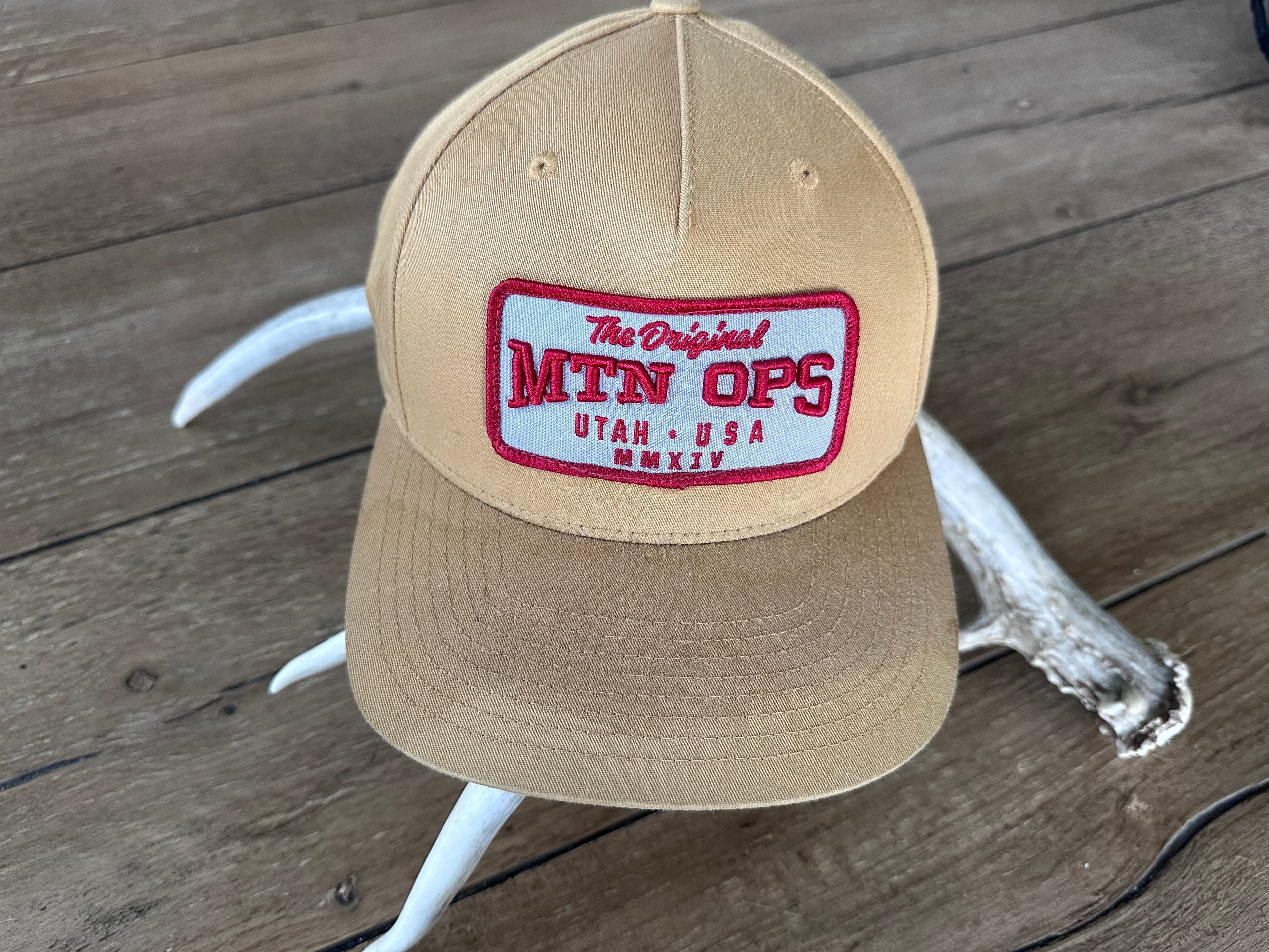 Dirty hat restored with Paradox Hunting cleaner